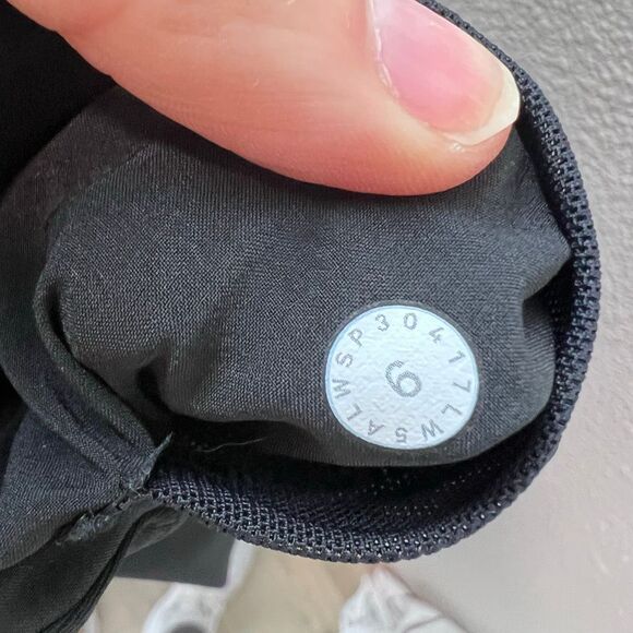 Lululemon Black High Rise Joggers Size 6 • Stretch Travel Athleisure Pants - Picture 7 of 7